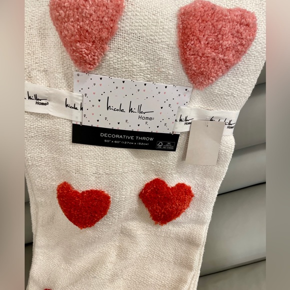 Nicole Miller Valentine’s Day Heart Throw w/pink & Red Tufted Hearts 🩷❤️ NWT - Picture 2 of 7